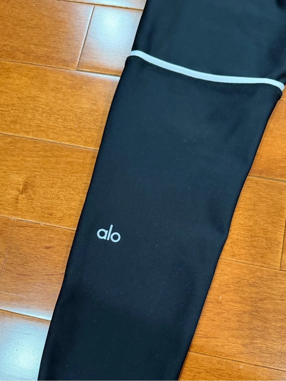 ALO Yoga Marina Blue & Black 7/8 Length High Waist Element Leggings Sz. S